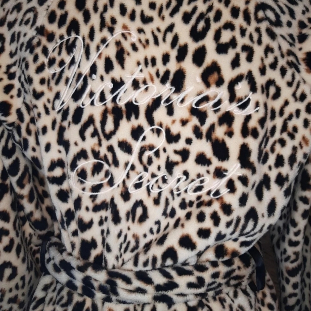 Victoria Secret Champagne Leopard Robe! - Picture 4 of 5